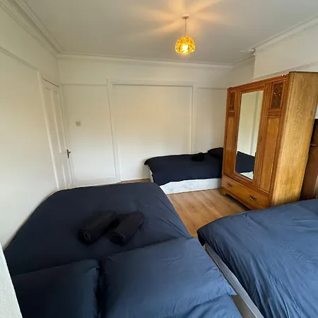 Big Family In At 2 Iveragh Rd-4 Πανσιόν Δουβλίνο