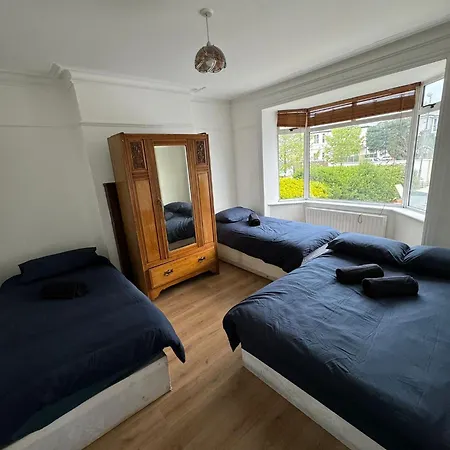 Big Family In At 2 Iveragh Rd-4 בית הארחה דבלין