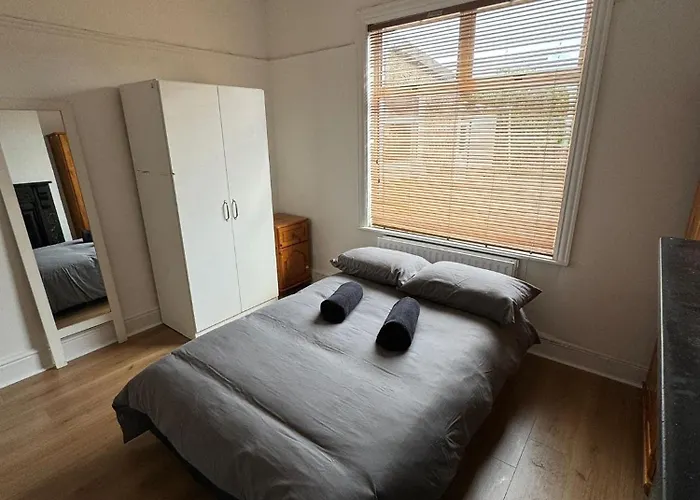 Big Family In At 2 Iveragh Rd-4